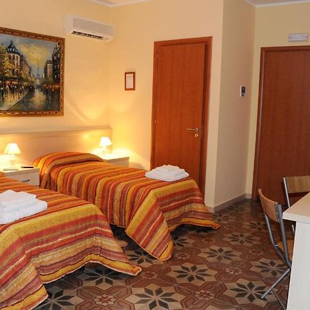 Bed and Breakfast L'Antica Dimora San Pietro Vernotico Habitación foto